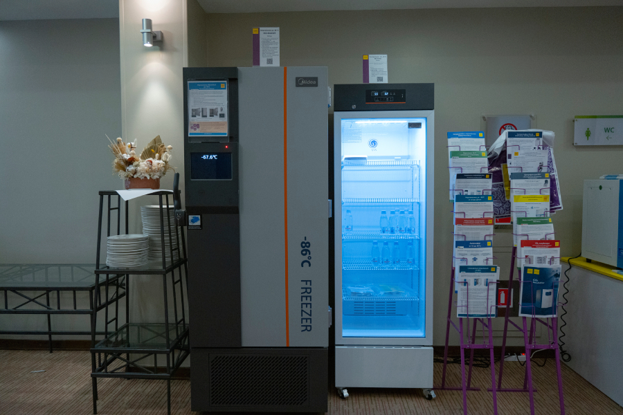 Морозильник до -86 °С, вертикальный, 458 л, сенсорный экран, MD-86L458T, Midea, Китай