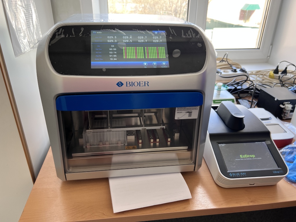 Станция автоматического выделения и очистки нуклеиновых кислот GenePure Pro (NPA-32P), Bioer, Китай. Спектрофотометр, 190-1000 нм, от 1 мкл, 1-канальный, сканирующий, кюветное отделение, EzDrop 1000C, Blue-Ray Biotech