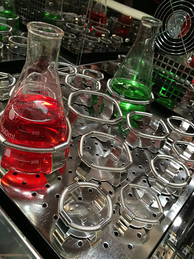 ZWYR-240, перфорированная платформа настольного шейкера-инкубатора с зажимами (не идут в комплекте)